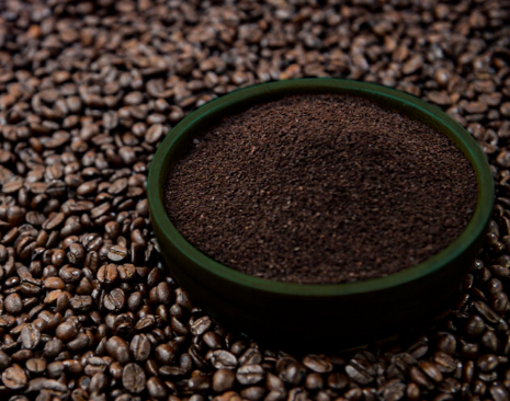  Granos de café y café molido de Nescafé tueste oscuro