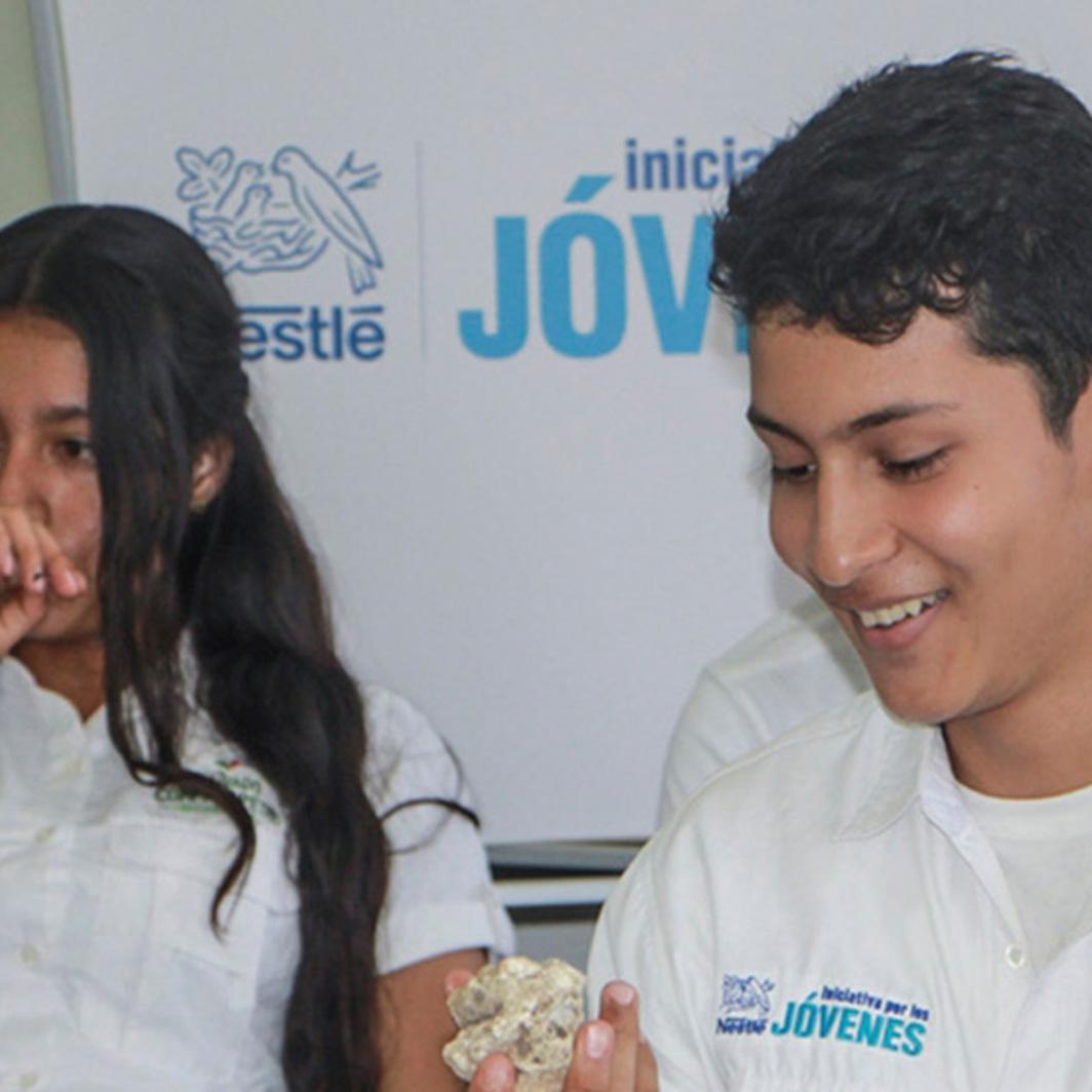 Motivando y formando a futuros agricultores de café