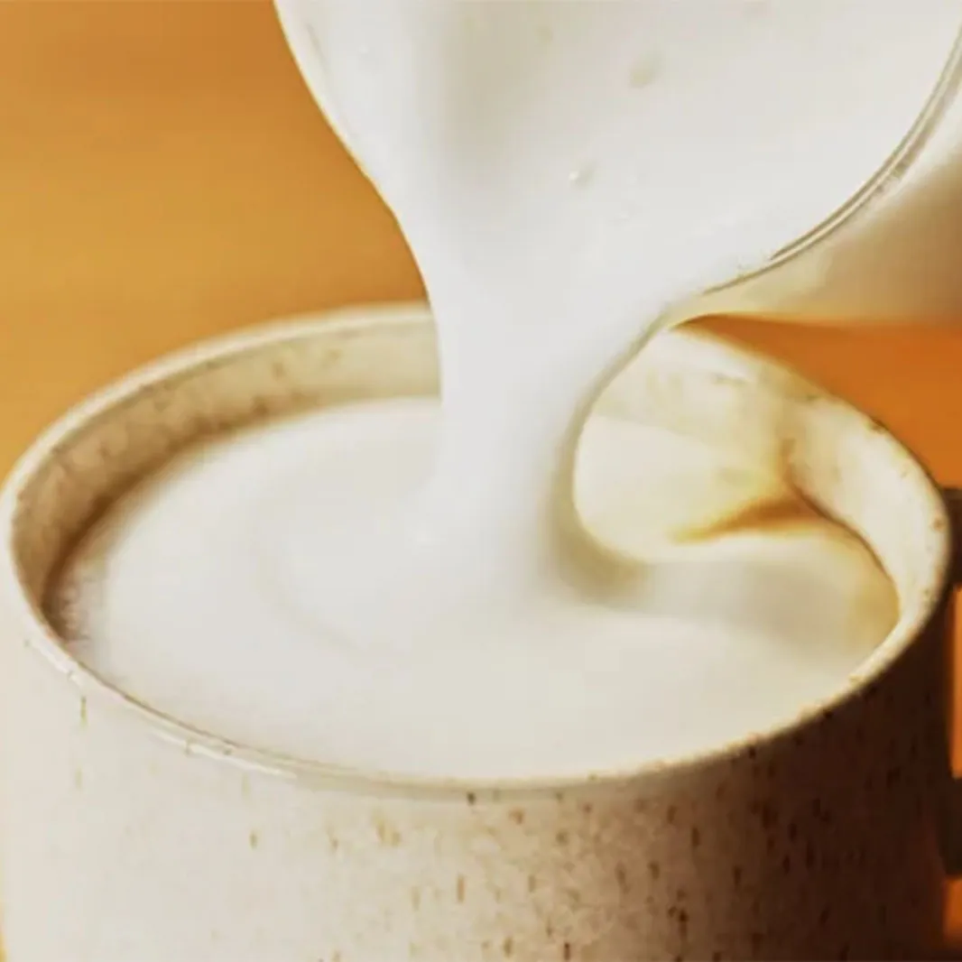 Ajoutez la couche de mousse fouettée au café
