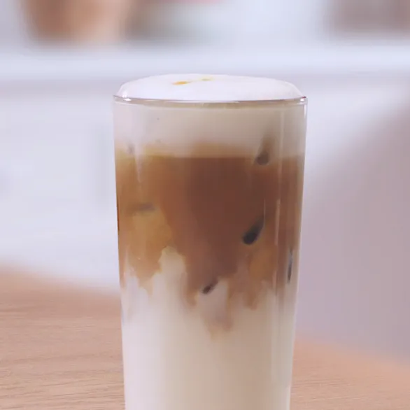 Recette de latte macchiato glacé au caramel