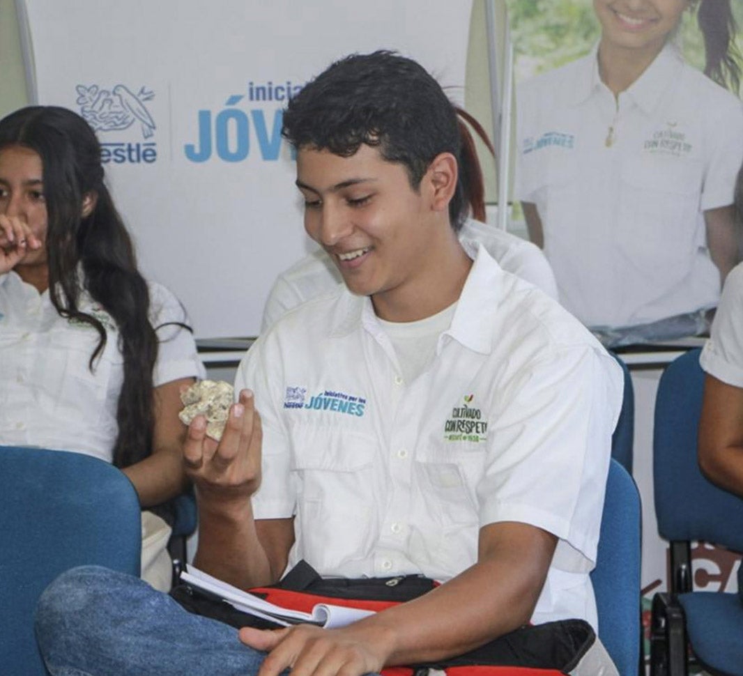 Студенти научават факти за кафето