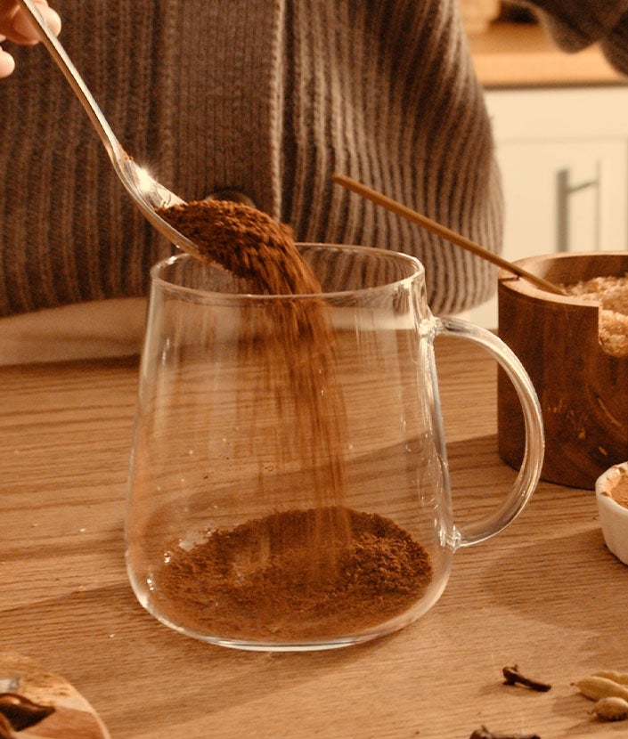 Adicionando o café com especiarias