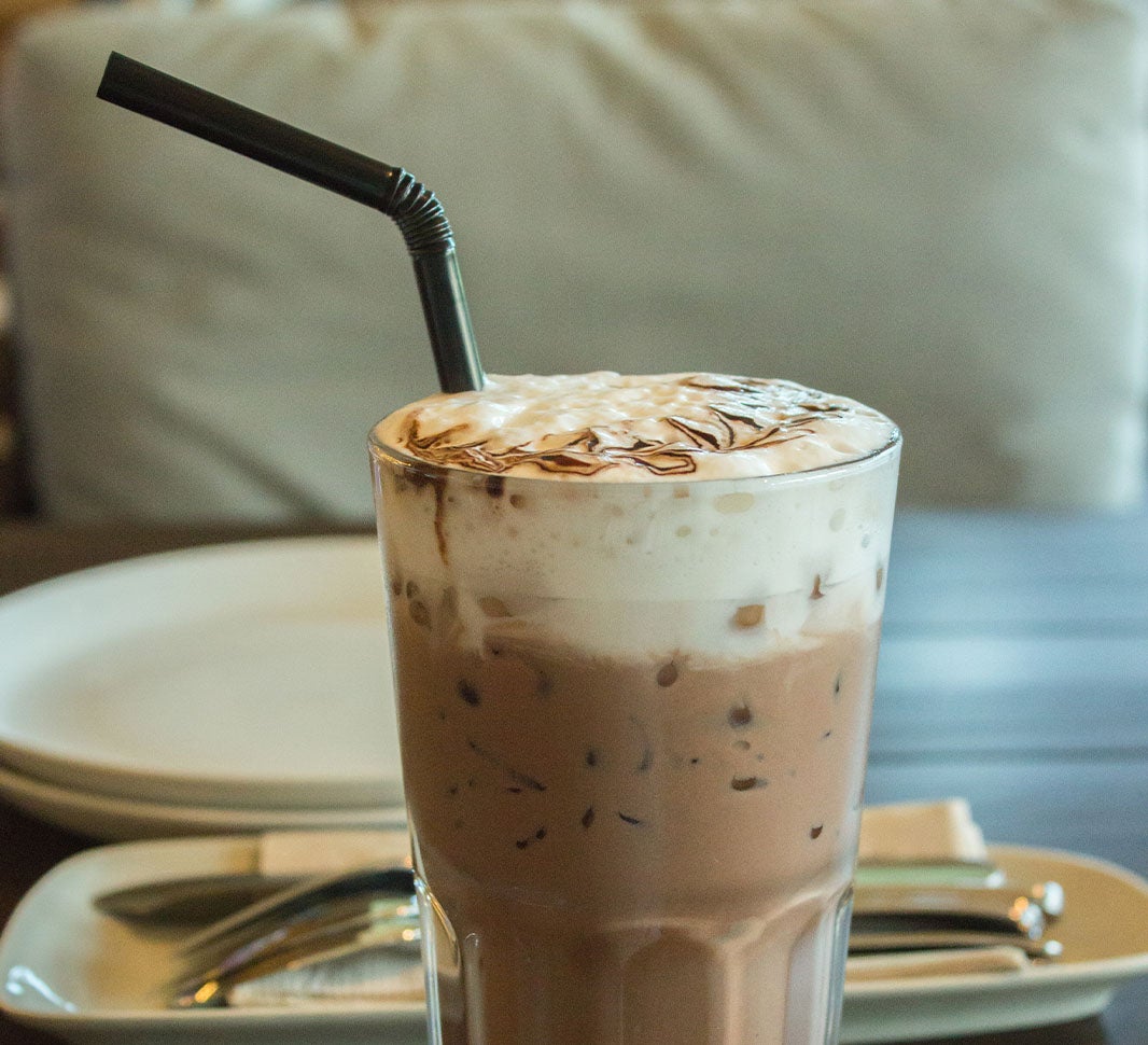 Café con jarabe dulce de chocolate