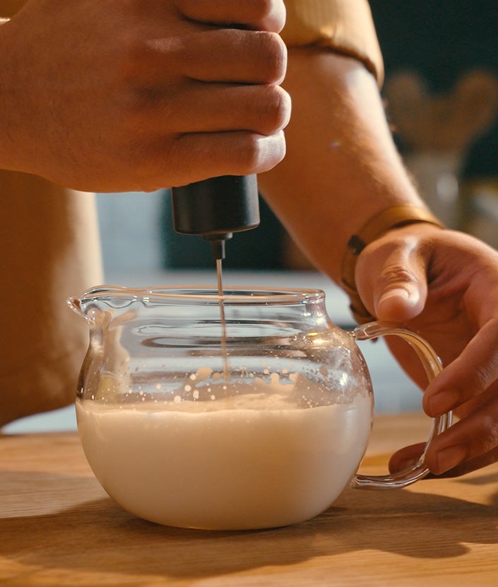 Espumar la leche