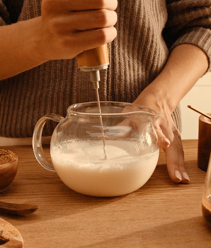 Frothing the milk