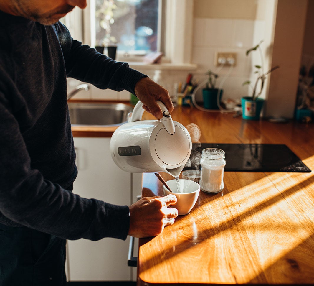 Bereite einen Kaffee zu Hause zu