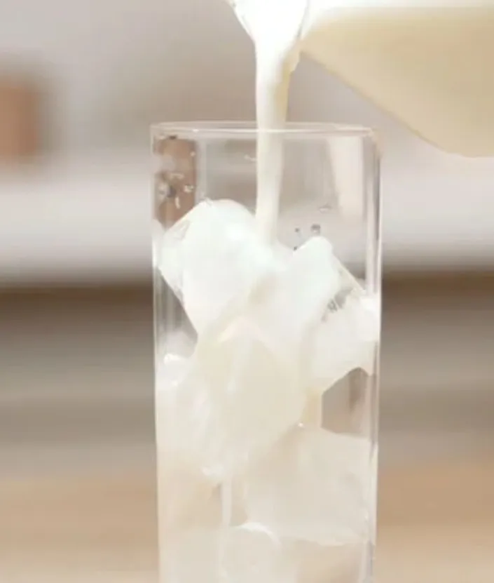 ICED LATTE MACCHIATO