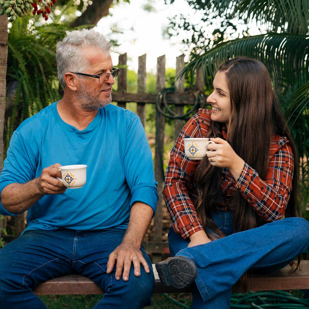 Agricultores bebiendo café