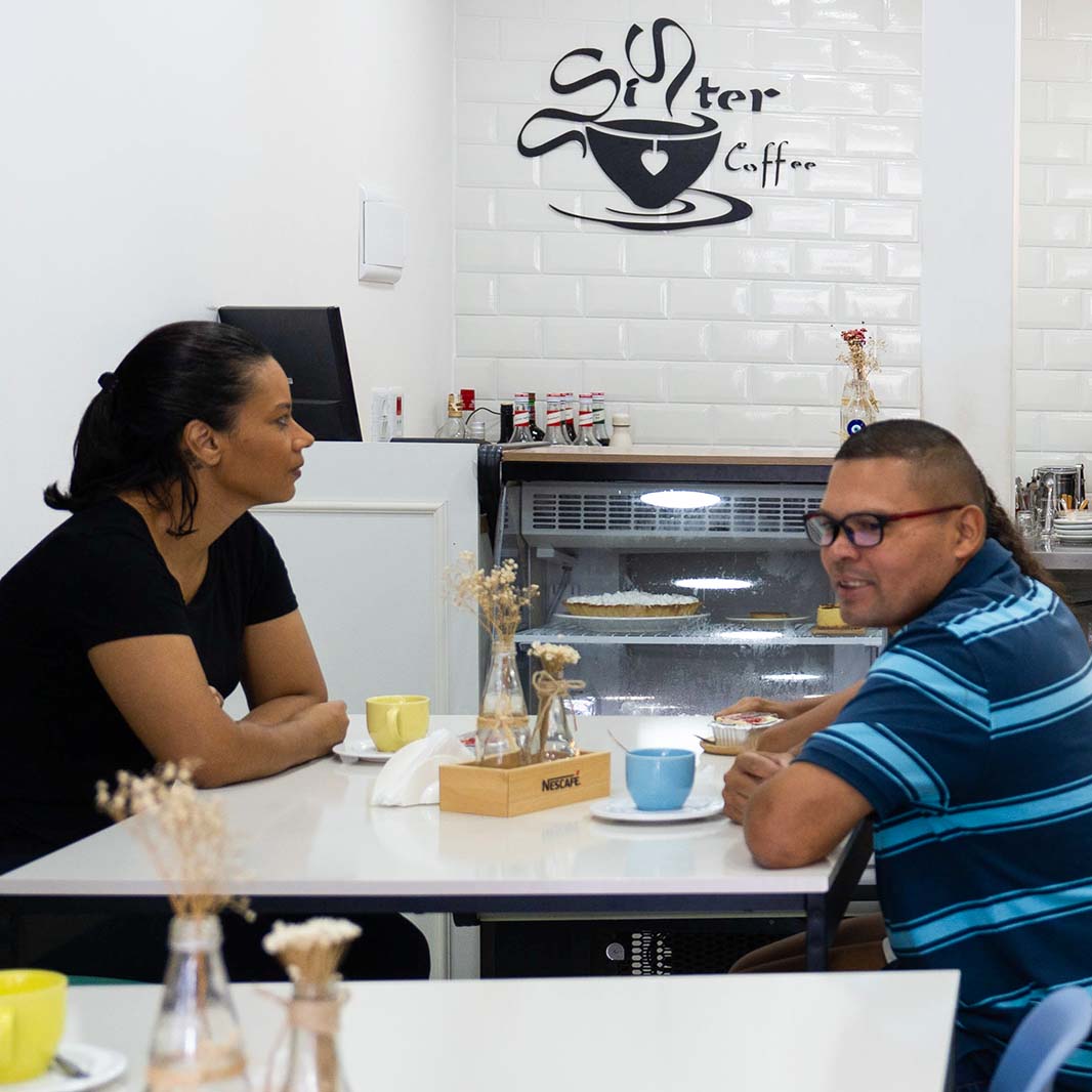 Personas en el café Sister Coffee 