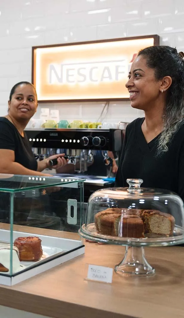 Mujeres emprendedoras en el café