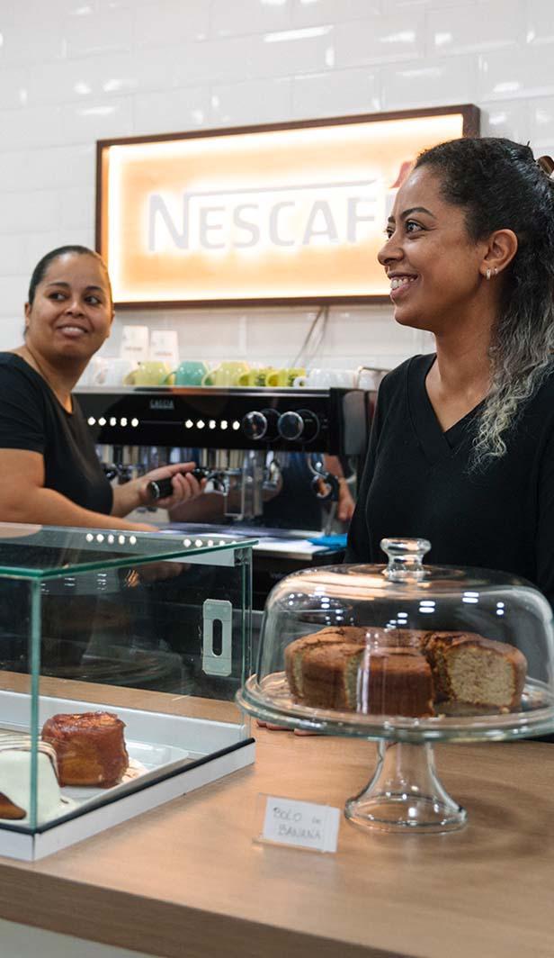 Mujeres emprendedoras en el café