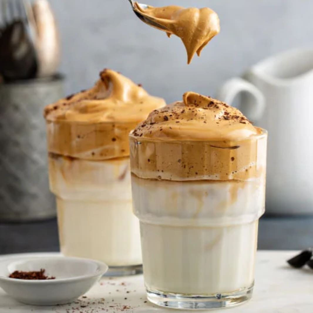 Dos cafes dalgona con Nescafe