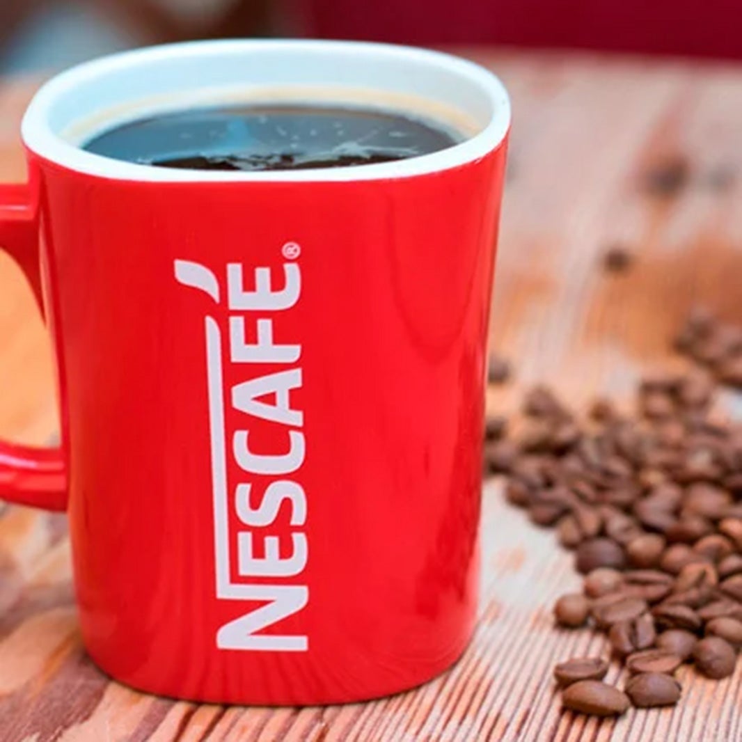 Nescafe_taza-roja-de-nescafé-con-tin