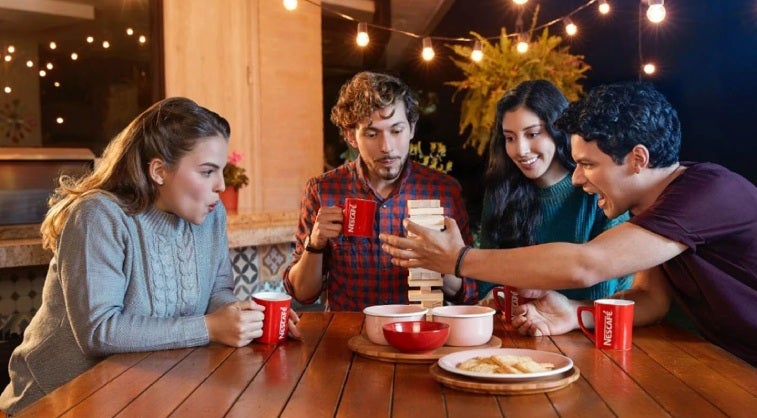 Conectate con tus seres queridos con mug Nescafé