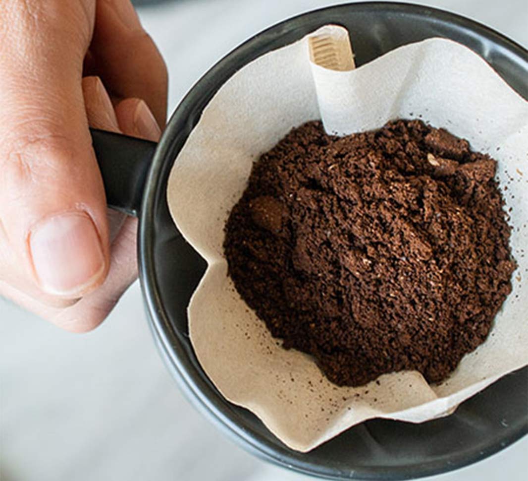 Café negro clásico preparado con filtro ahora se elabora con productos NESCAFÉ® Tradición