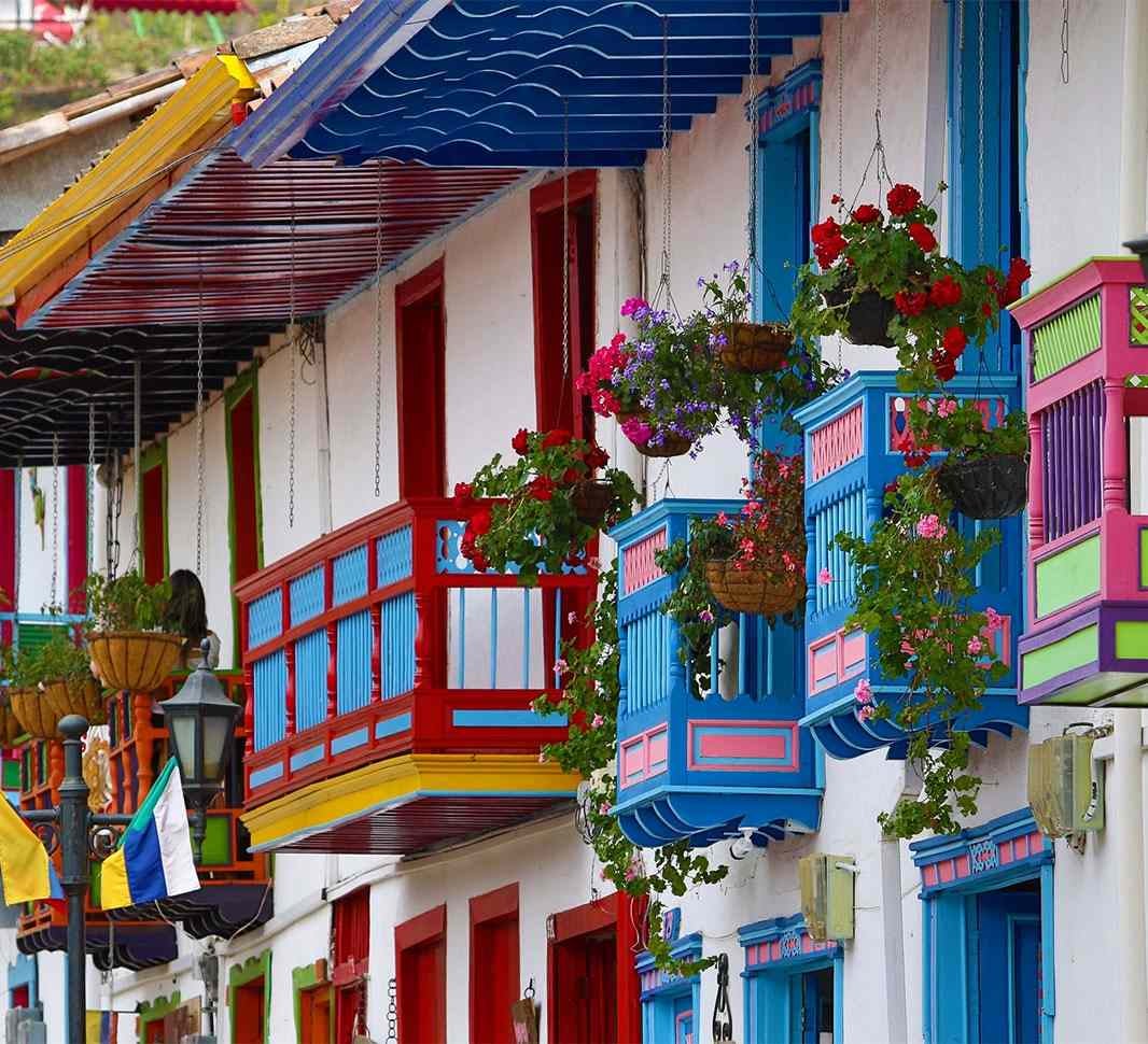 Balcones de casas en Salento, Colombia