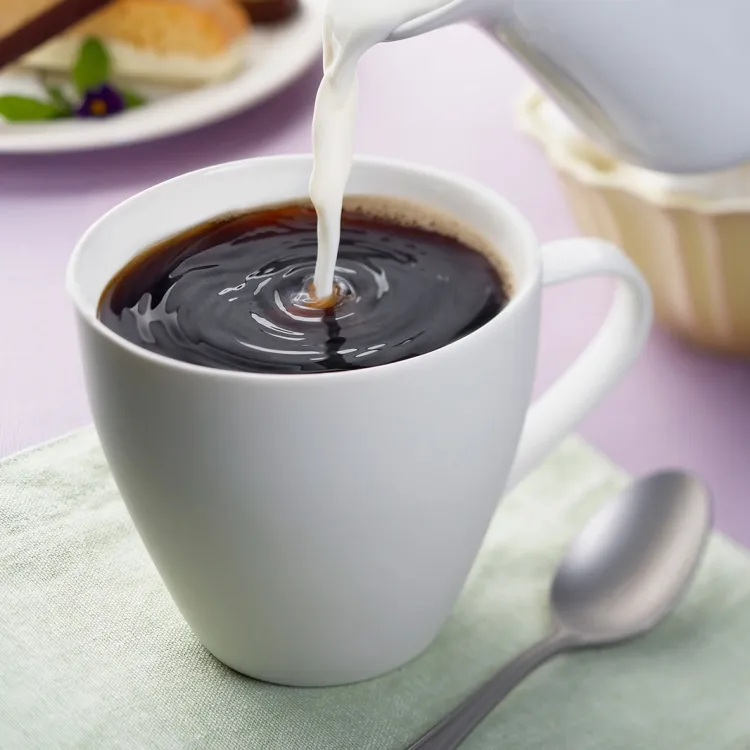 Preparación de un machiatto, ejemplo de un café para estudiar 