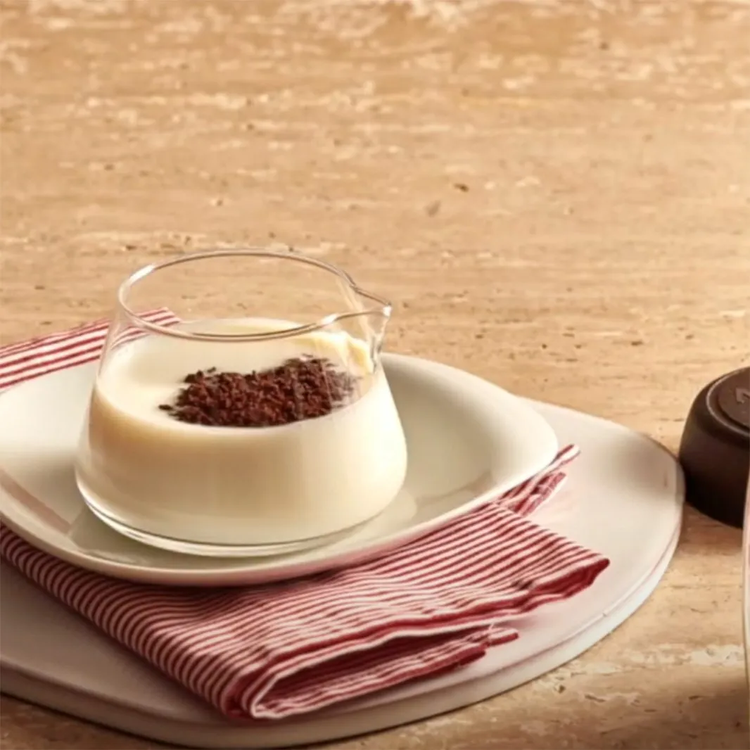 Latte frío con galletas y chocolate