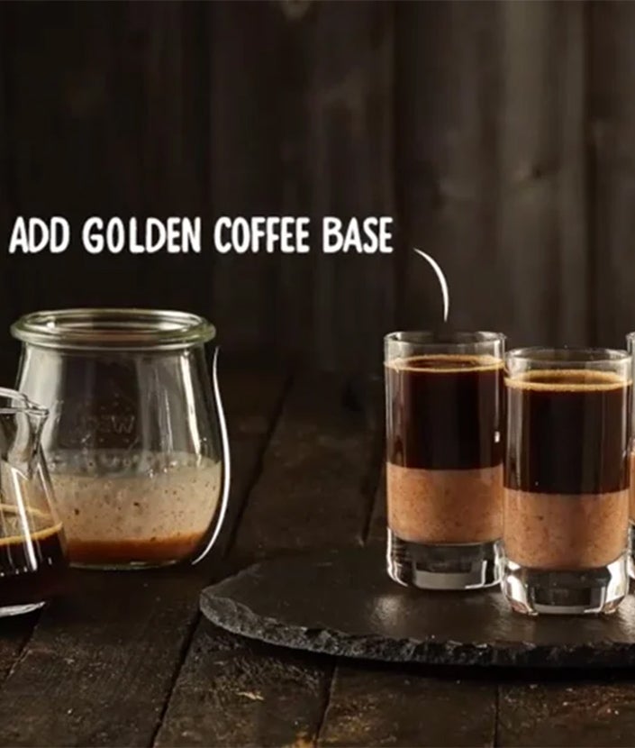 Kaffee mit Pfeffer Rezept, Schritt 3: Kleine Shot-Gläser mit NESCAFÉ Red Morning