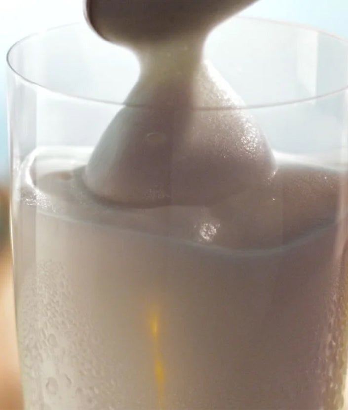 NESCAFÉ Iced Latte Macchiato Step 5