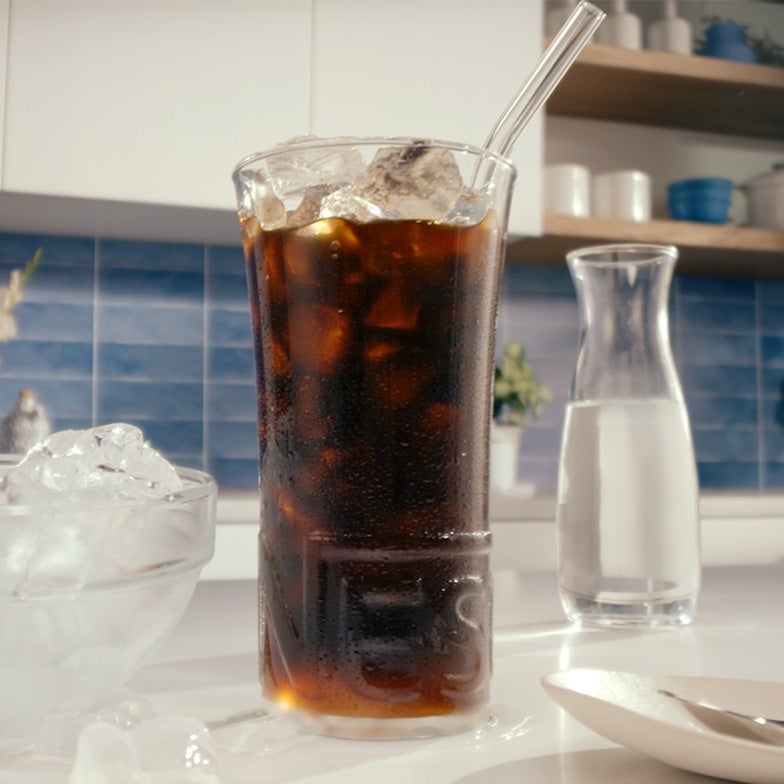 Nescafé Iced im Glas zubereitet