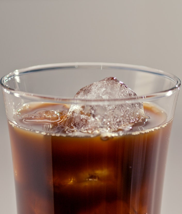 Nescafé Eiskaffeeprodukt "Nescafé Iced" fertig zubereitet im Glas