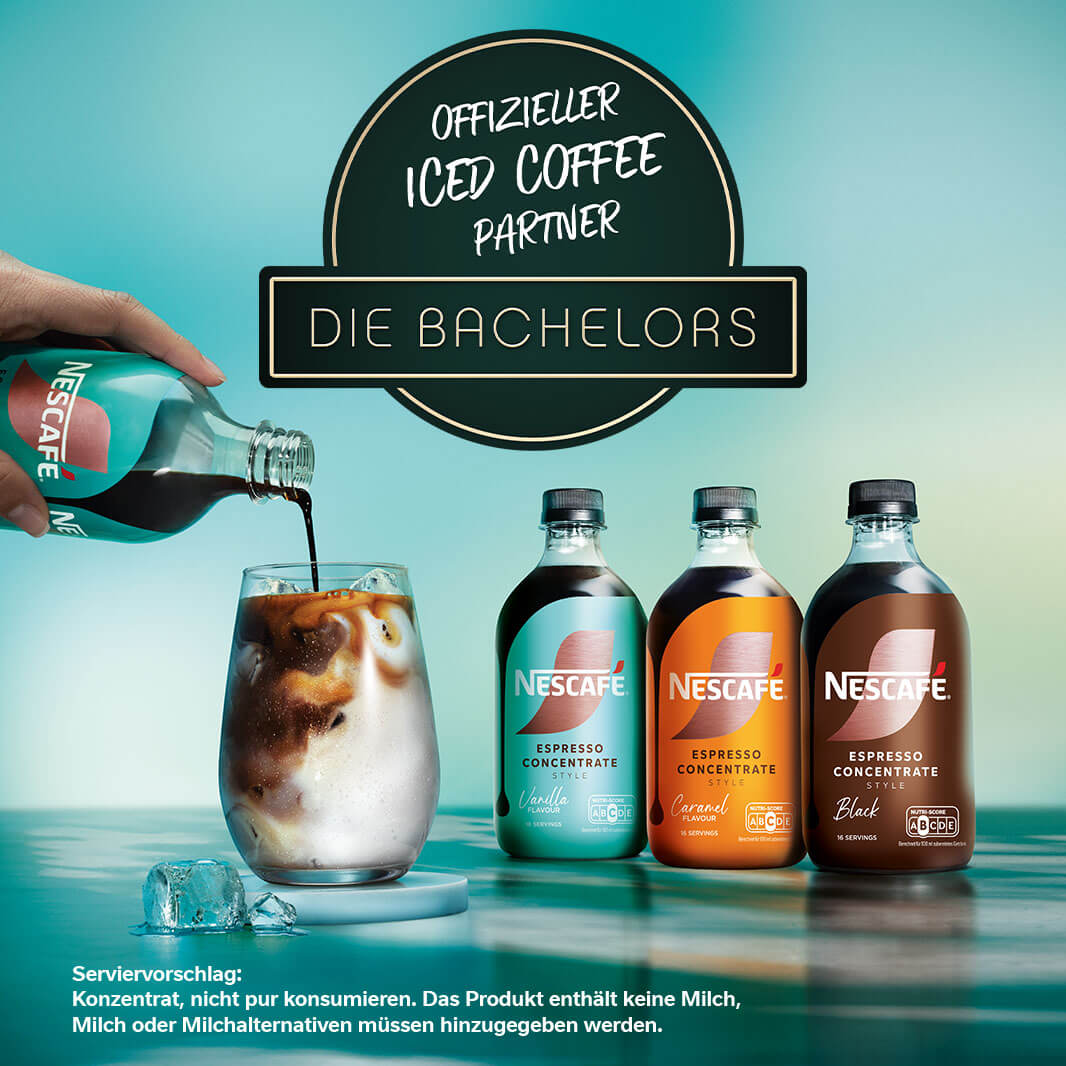 Abbildung von drei Flaschen unseres NESCAFÉ Espresso Concentrates mit einem Störer "offizieller Iced Coffee Partner von die B