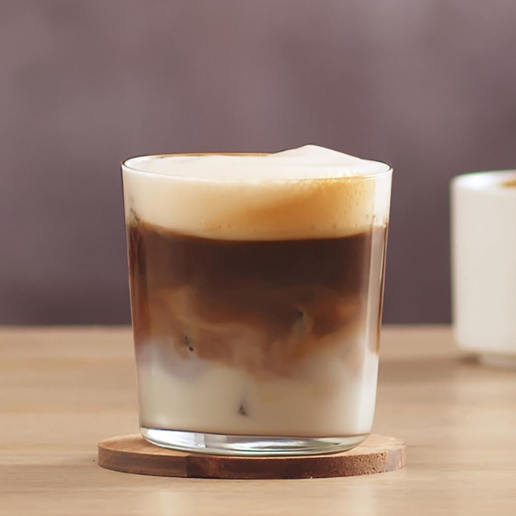 Zubereitung eines erfrischend kalten Kaffees für Zuhause