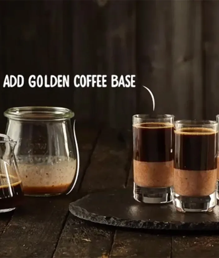 Kaffee mit Pfeffer Rezept, Schritt 3: Kleine Shot-Gläser mit NESCAFÉ Red Morning