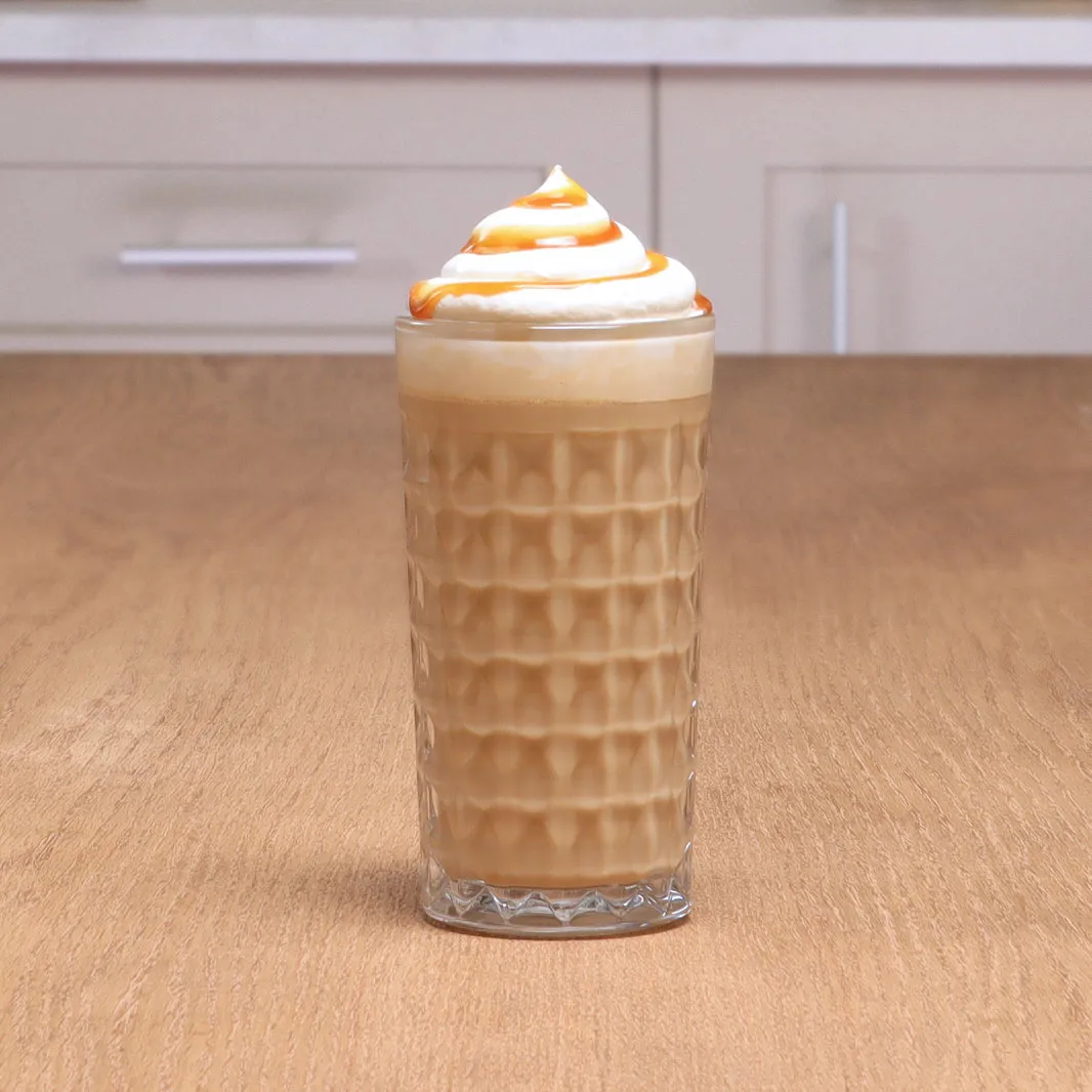 Genieße deinen Karamell Frappé