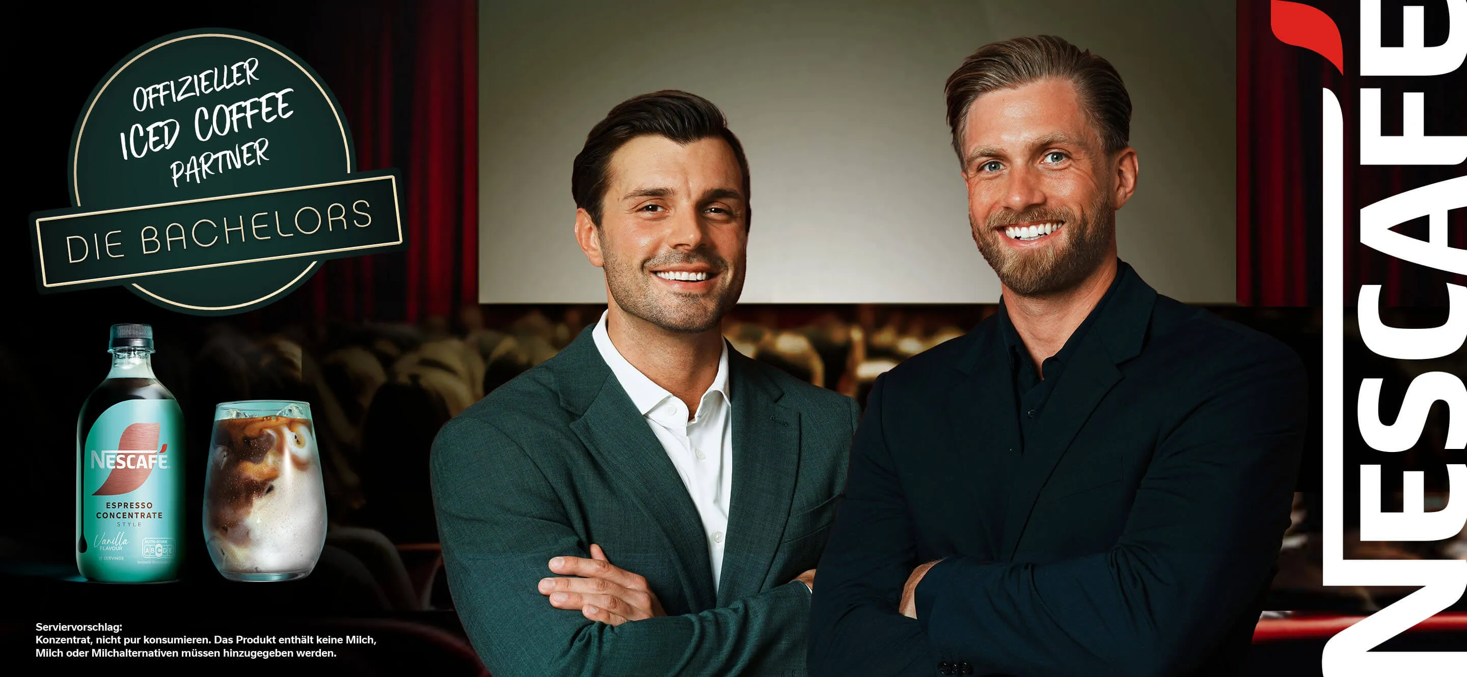 Die Bachelors 2026 stehen vor einer Kinoleinwand, neben einer Abbildung von NESCAFÉ Espresso Concentrate. 