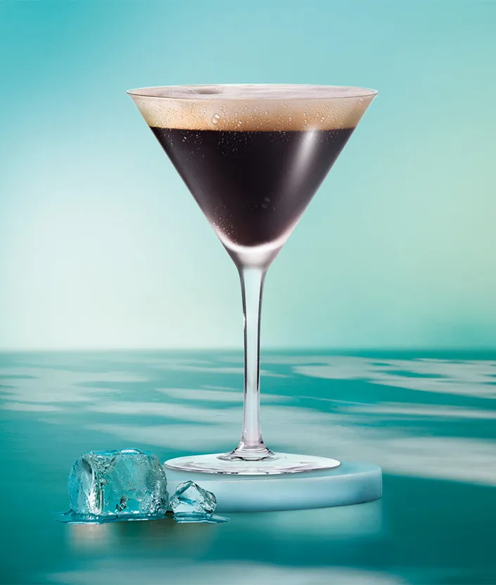 Vorgekühltes Martini-Glas für Espresso Martini