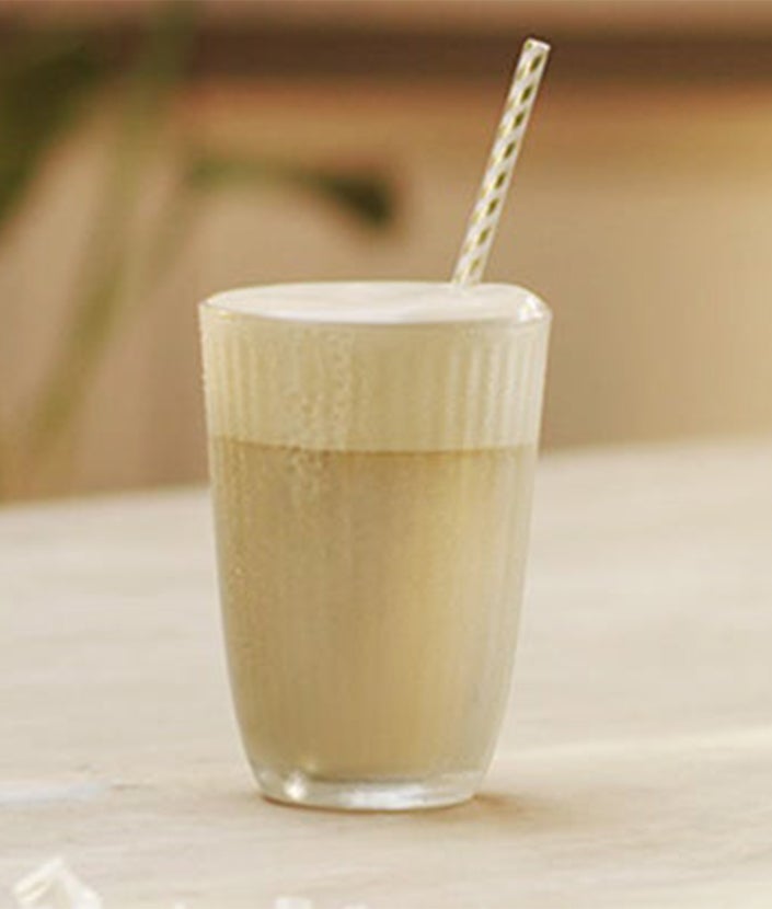 Glas indeholdende en NESCAFÉ Vietnamese Frappé