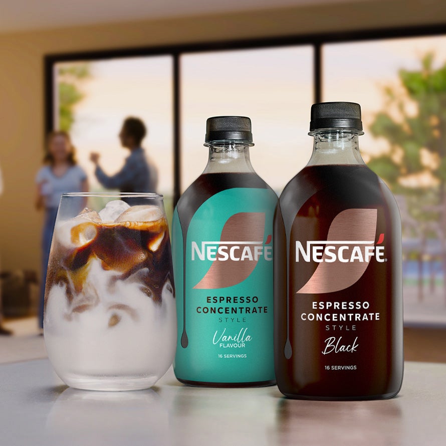 NESCAFÉ® Espresso Concentrates på et køkkenbord