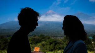 mand og kvinde i et kaffelandskab