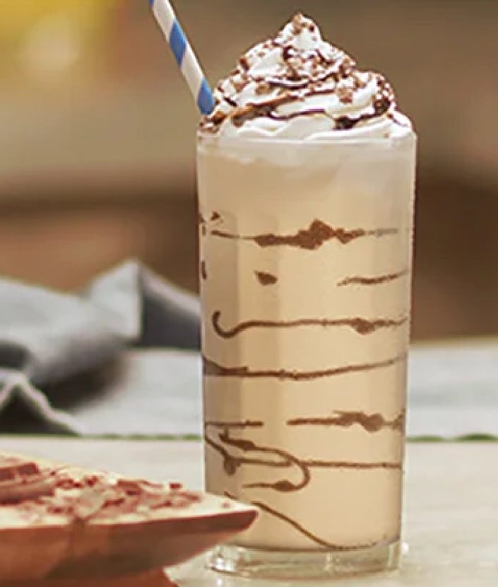 Kuvan lasissa NESCAFÉ Frappé Cappucino Mocha