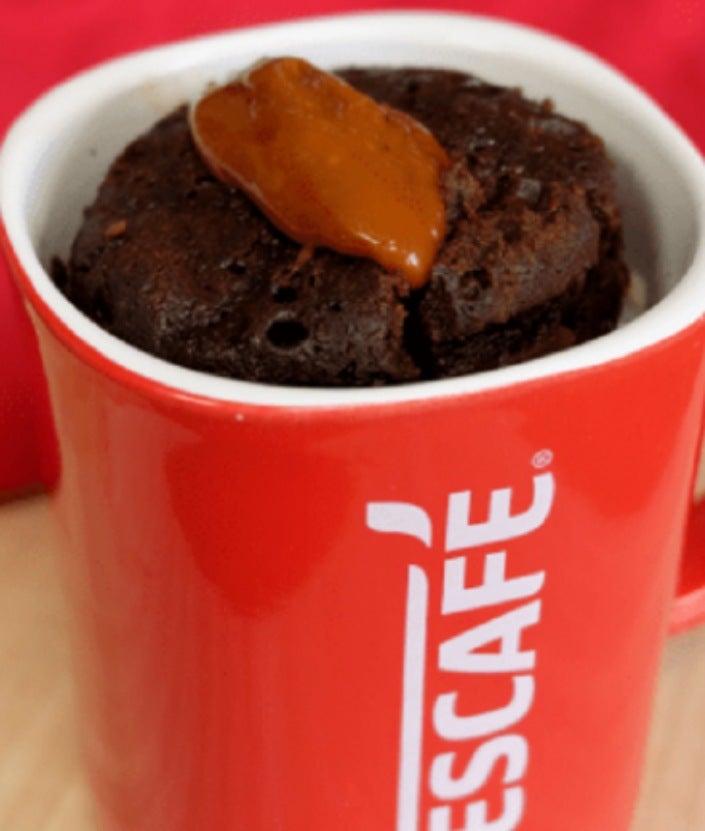 Mug cake café, coeur coulant caramel