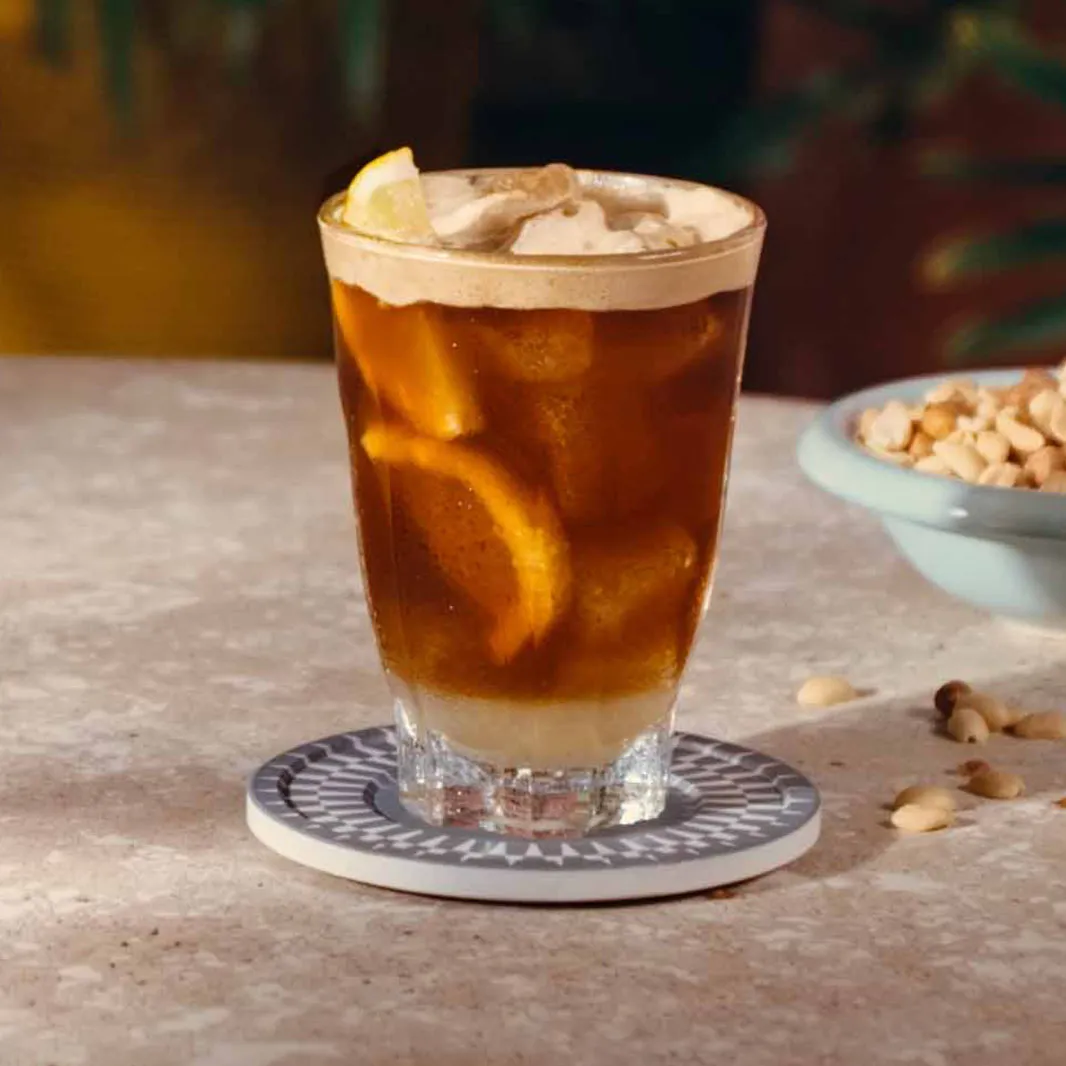 Un verre de café glacé mazagran