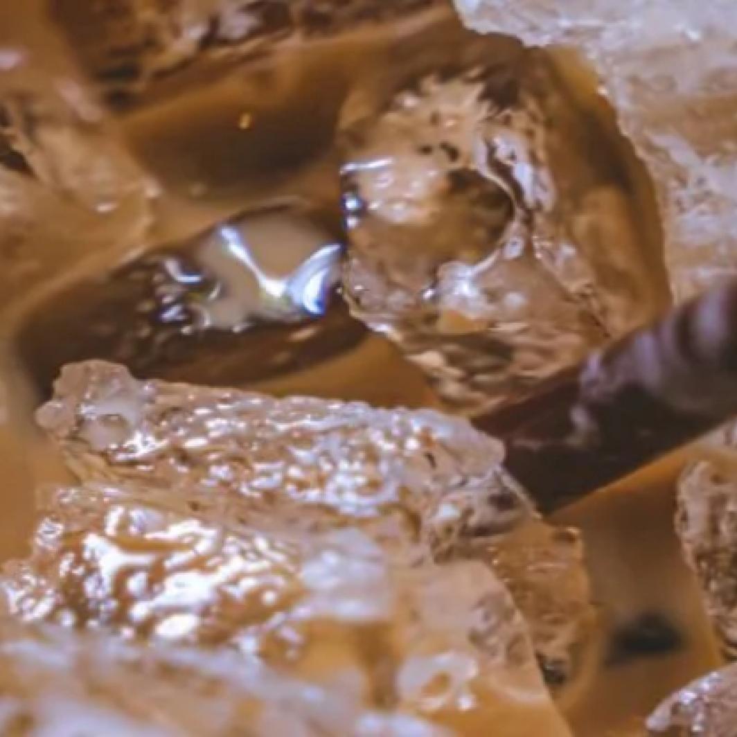 COFFEE TYPES - ICED LATTE