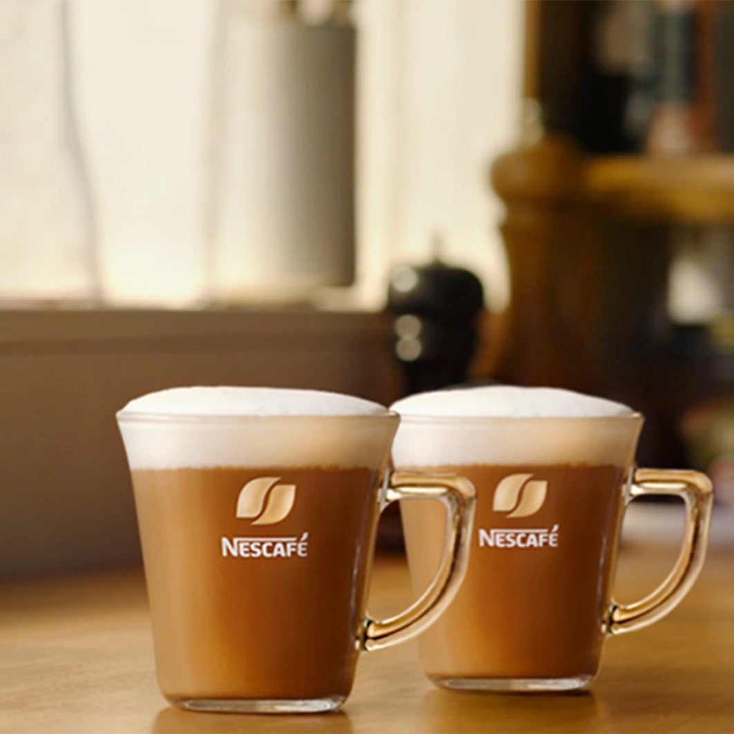 nescafe gold toffee nut latte σε κούπα