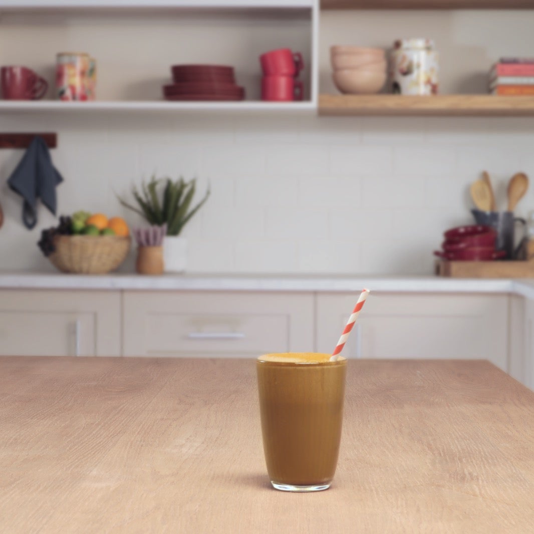 Coffee Banana Milkshake kava u čaši na stolu