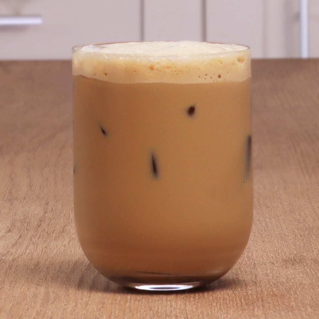 Iced Shaken Espresso napitak u čaši