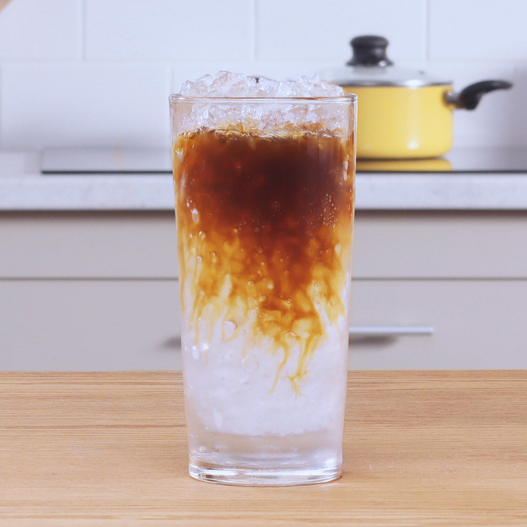 Sparkling Iced Coffee kava u čaši
