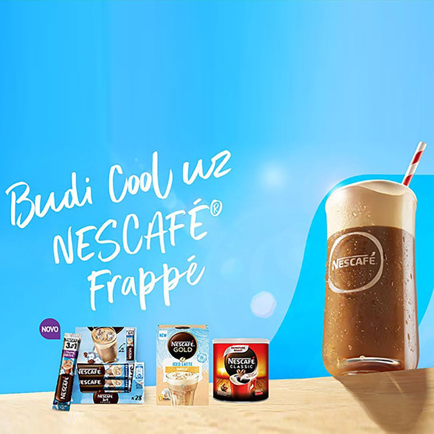 Čaša s NESCAFÉ Frappé na stolu