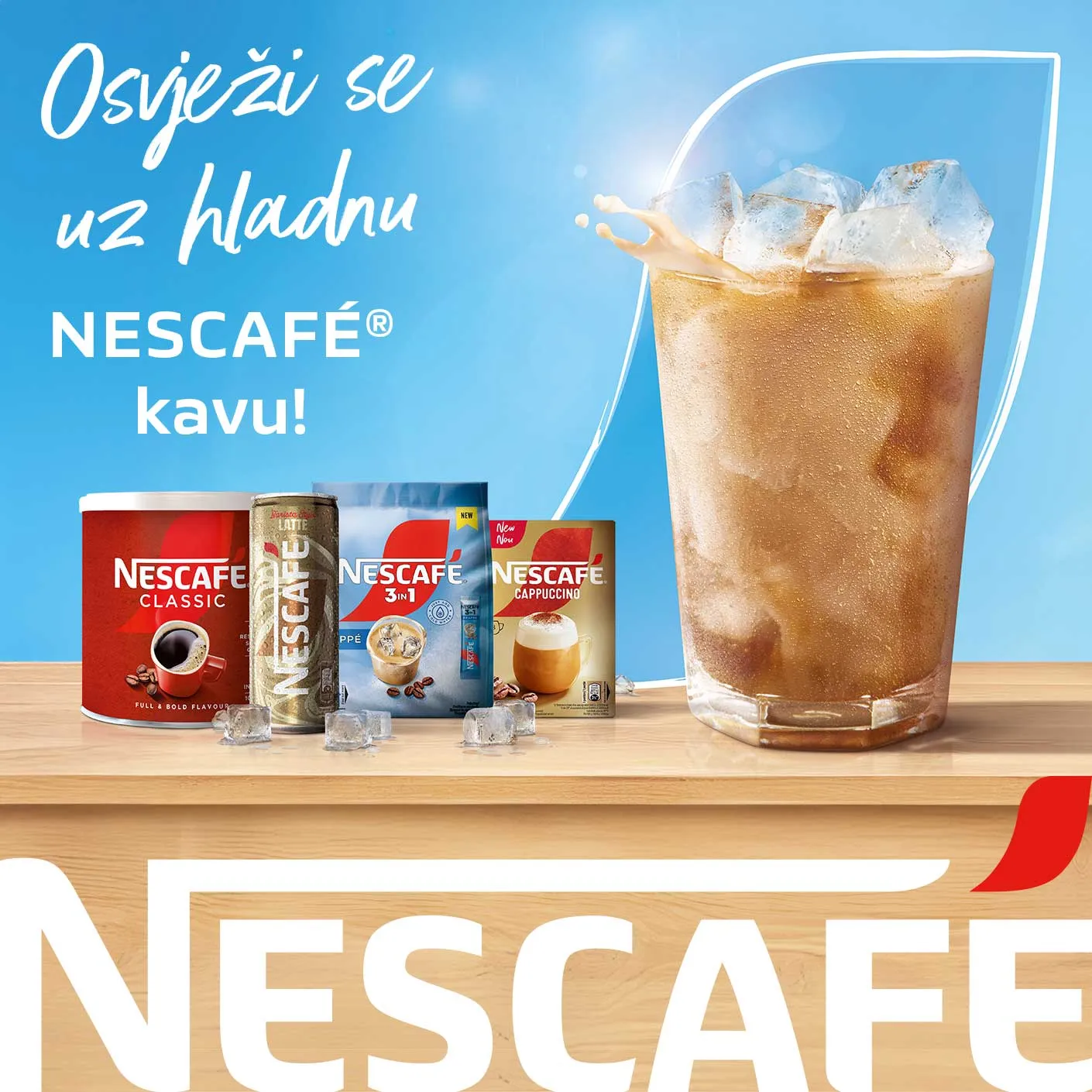 Čaša s NESCAFÉ Frappé na stolu