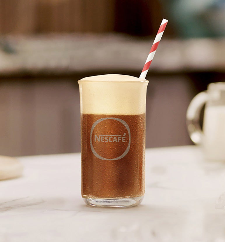 Egy pohár NESCAFÉ Frappé Latte