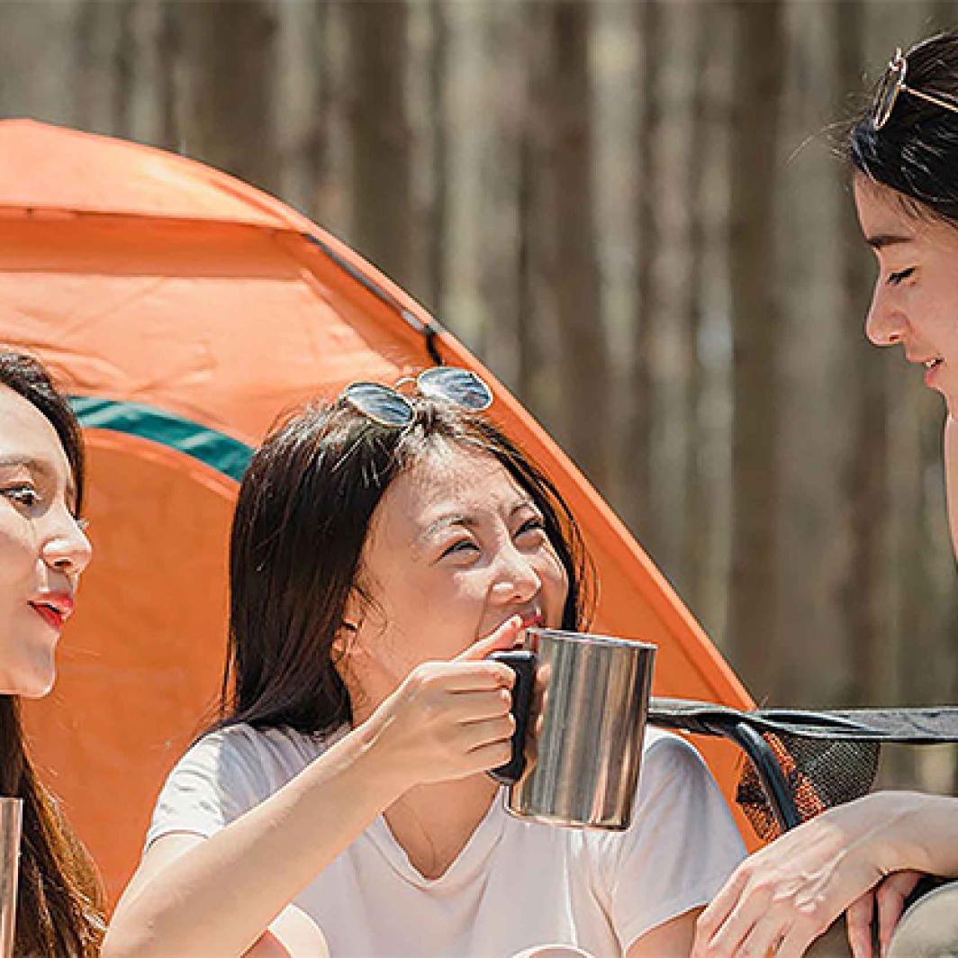 5 Hobi yang Cocok Dilakukan Sambil Ditemani Kopi Siap Minum