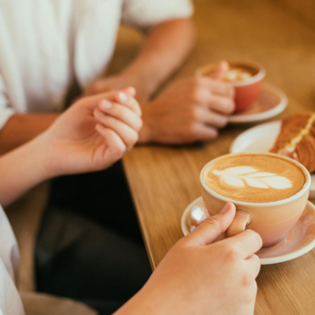 7 Camilan yang Cocok Dinikmati Bersama Kopi Hitam. Favoritmu yang Mana?