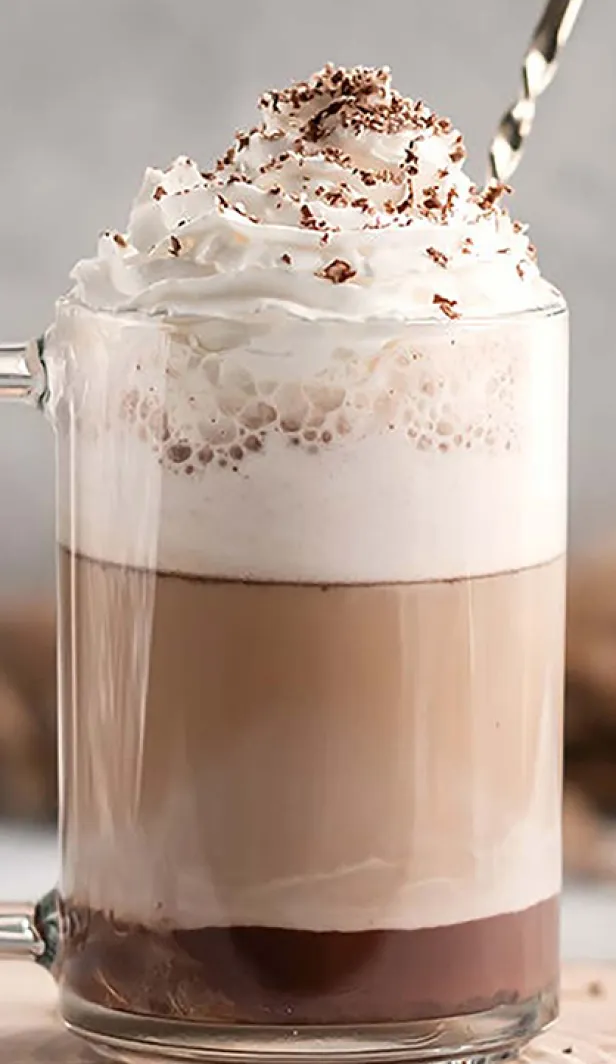 kopi susu dengan whipped cream