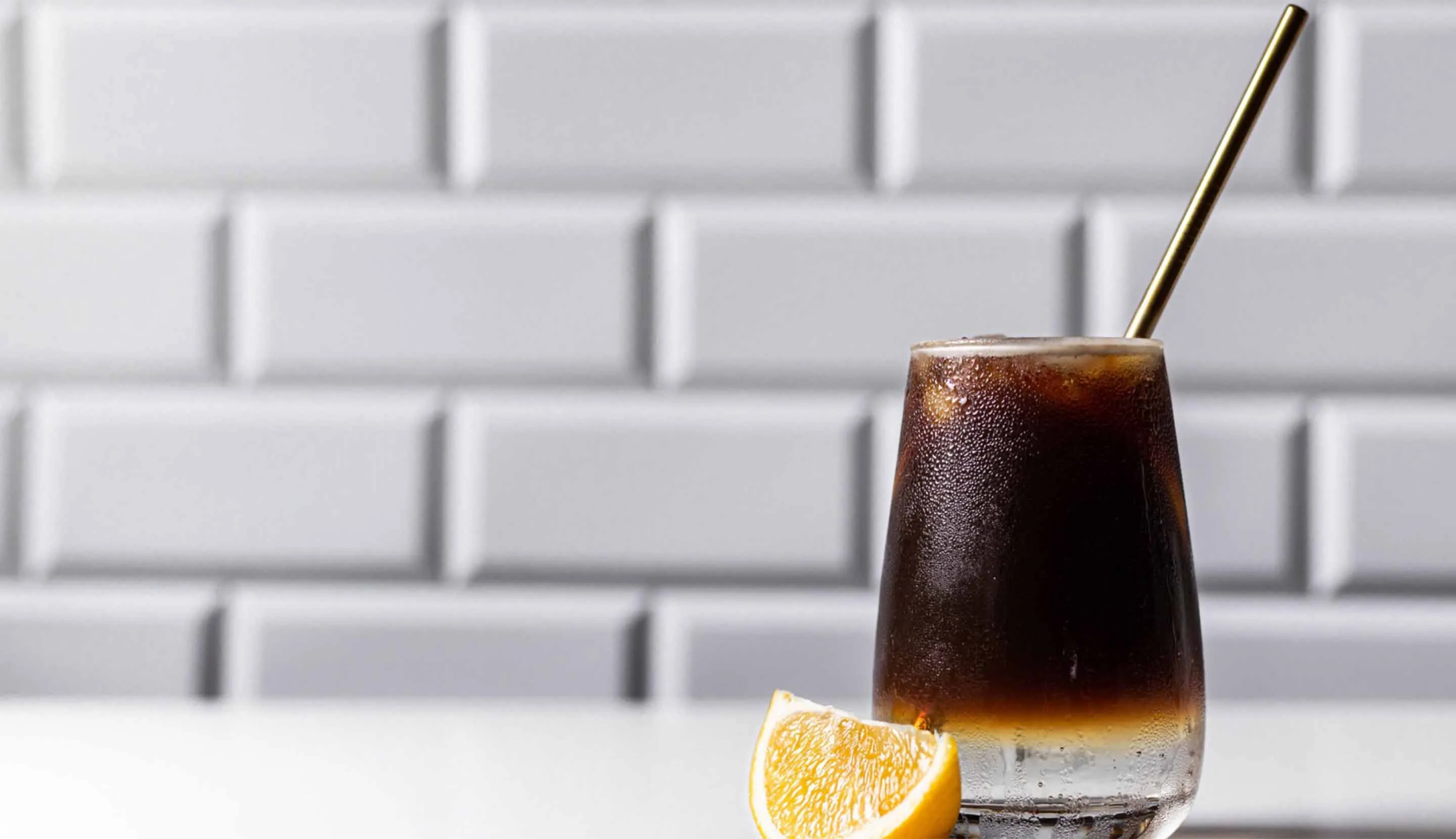 beda kopi hitam dan kopi tonic